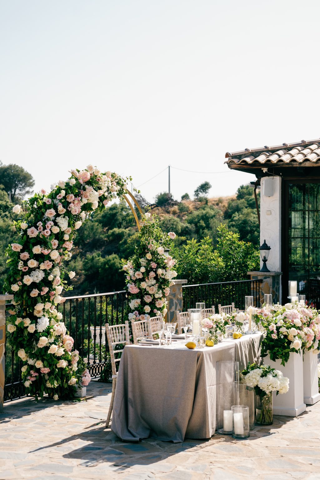 Top table with a flower arch, Casa de la Era wedding in Marbella
