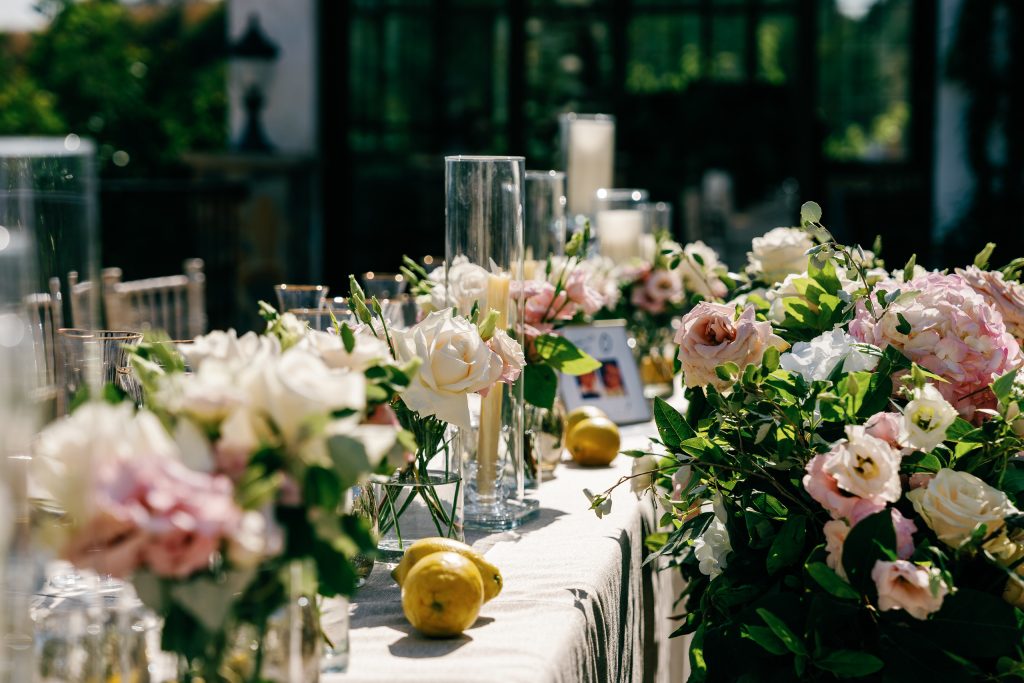 Flower arrangement on the dinner table, Casa de la Era wedding in Marbella