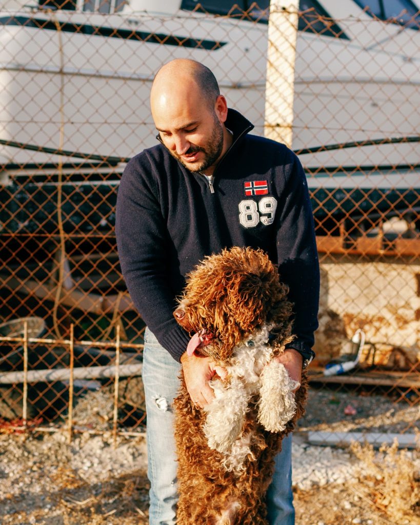 Pedro Bellido, wedding photographer based in Málaga, with his dog